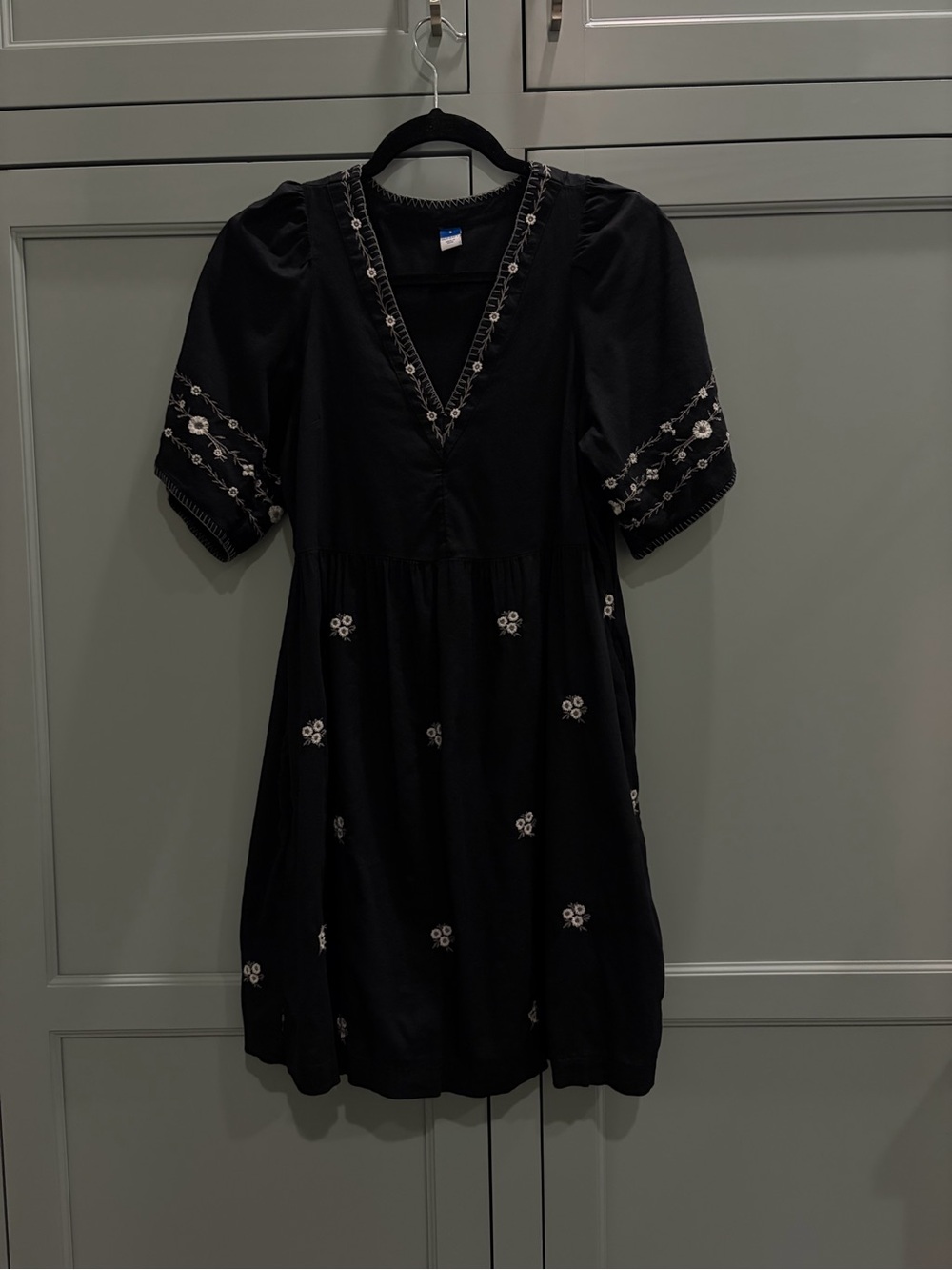 Old Navy Black V-Neck Embroidered Short-Sleeve Dress
